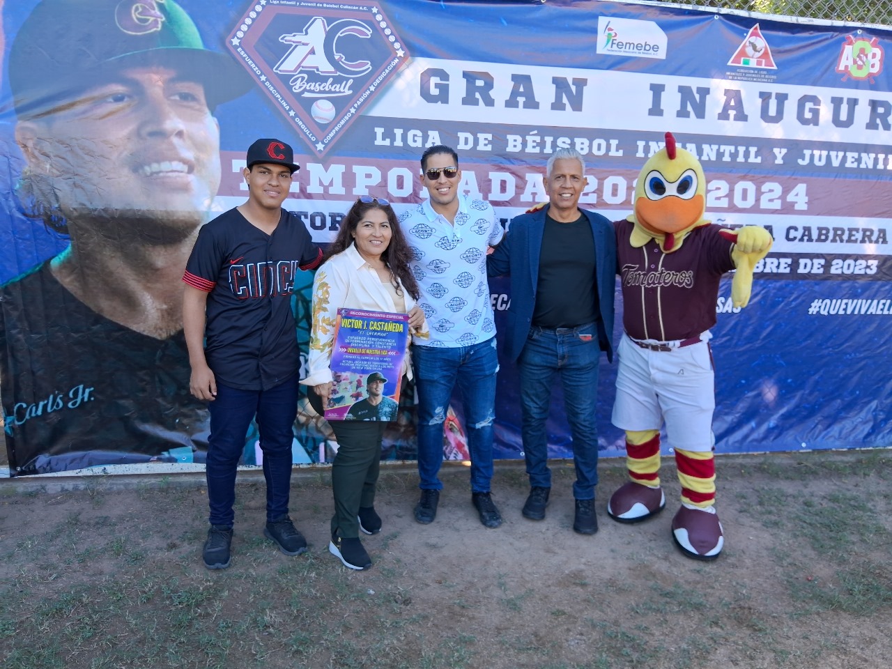 Víctor Castañeda de Tomateros es homenajeado en Culiacán AC Mi Ciudad