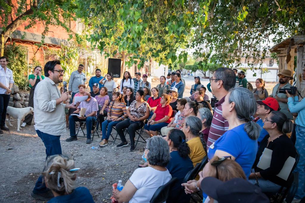 Ayuntamiento trabaja en mejoras en Industrial El Palmito y Palmito Viejo