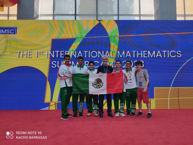 Sinaloense gana medalla en Olimpiada Internacional de Matemáticas