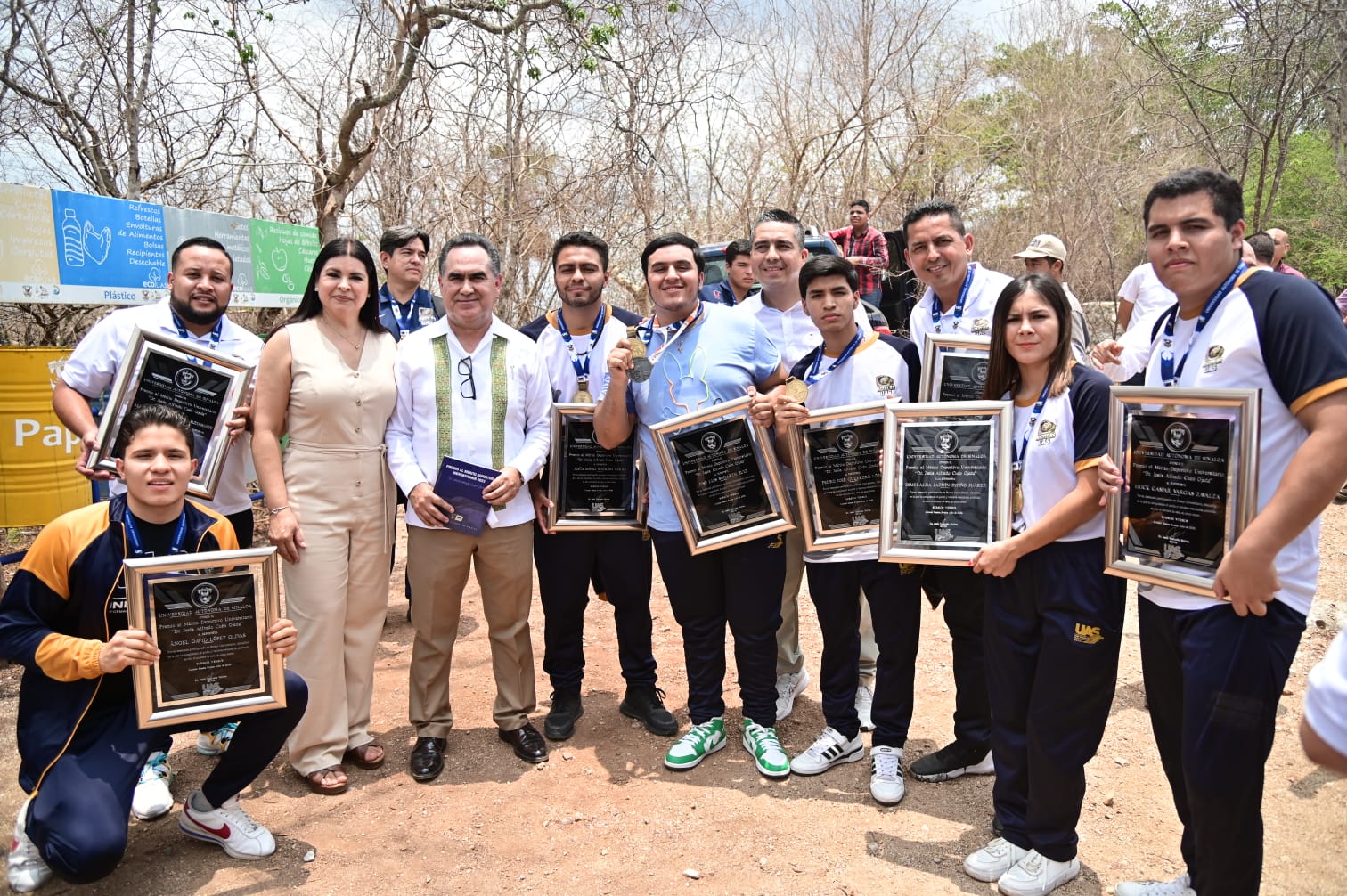 UAS entrega estímulos económicos a deportistas